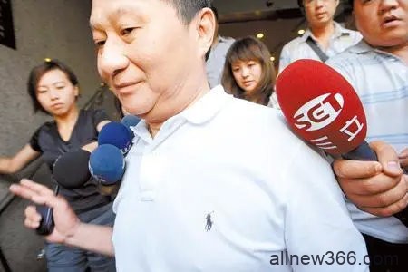 8岁拥有钻石，20W爱马仕只配装狗，她开挂的人生连毒舌小S都无从下嘴？