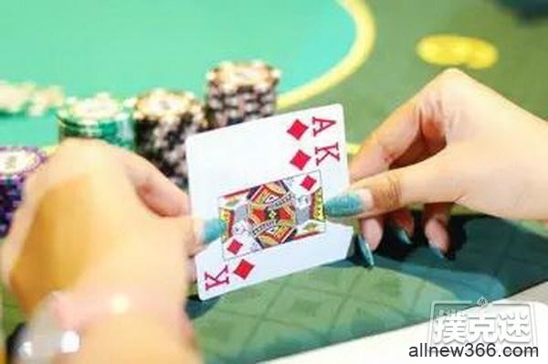 在玩德州扑克牌过程中如何推测对方的手牌？