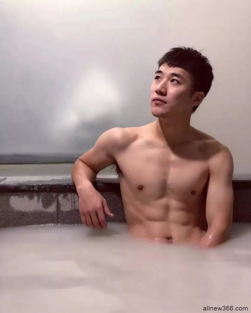 兵哥哥训练完泡浴缸像极了男友视角，爱上了。