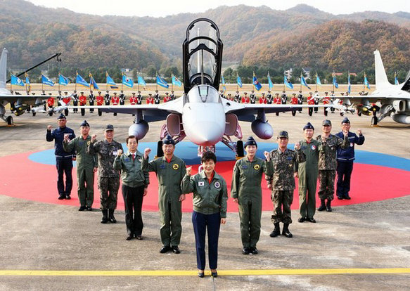 菲总统：买FA50战机纯属浪费 无法对付中国