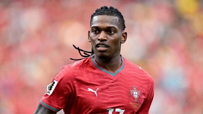 莱奥将赴澳洲集训，费内巴切董事会成员抵达米兰谈判