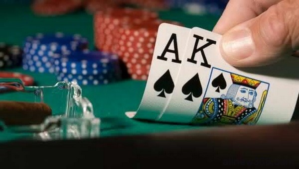 德州扑克牌局分析：你可以放弃一手葫芦