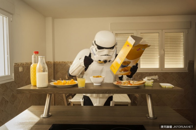 下班後的帝國風暴兵 Stormtroopers On Their Days Off