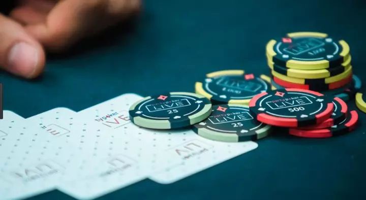 【EV扑克】牌局分析：职业选手建议要这样玩同花听牌