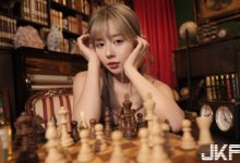 高顏值美乳正妹「王王」陪你下棋，「誘惑緊身裝」曲線太勾人！-蜗牛扑克官方-GG扑克