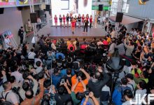 巨乳辣模辛尤里「害羞磨蹭」讓台下粉絲受不了！-蜗牛扑克官方-GG扑克